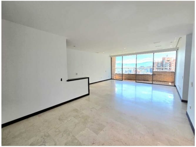 Apartamento en venta en El Poblado, Medellín · foto 2 de 17
