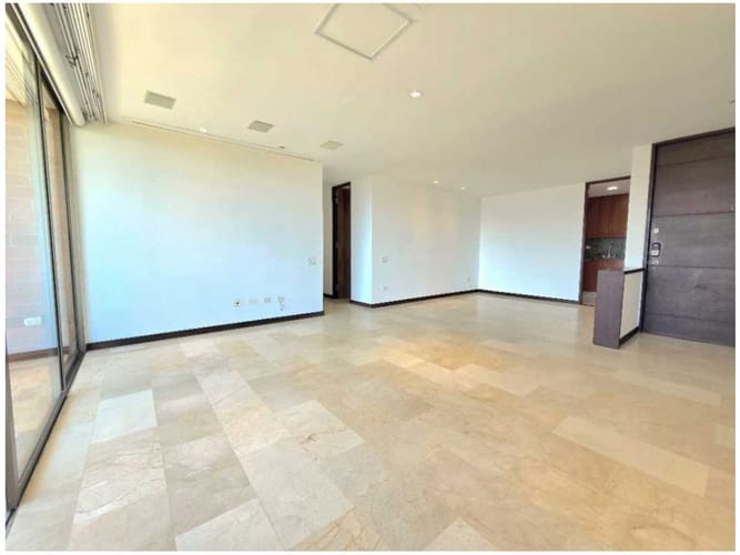Apartamento en venta en El Poblado, Medellín · foto 3 de 17