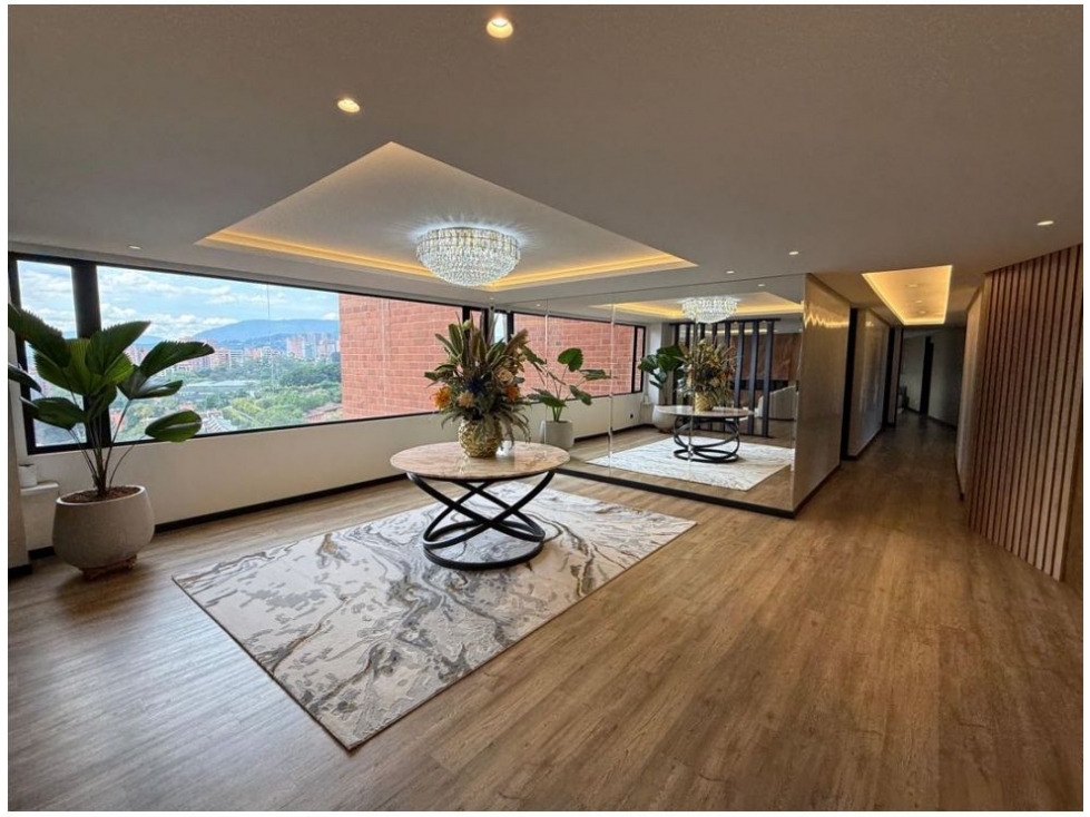 Apartamento en venta en El Poblado, Medellín · foto 2 de 24