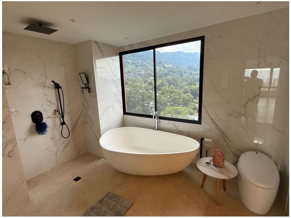 Apartamento en venta en El Poblado, Medellín · foto 5 de 24