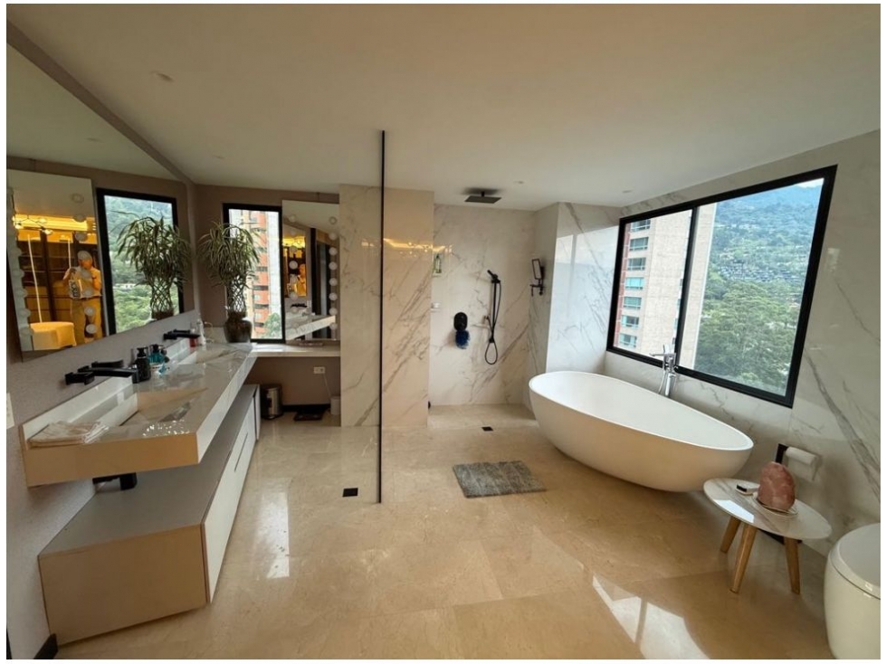 Apartamento en venta en El Poblado, Medellín · foto 10 de 24