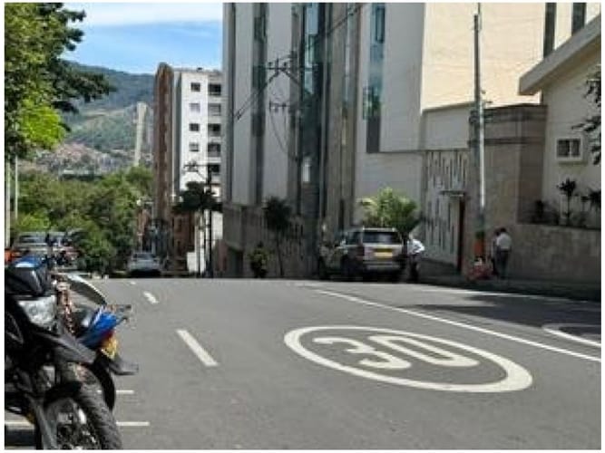 Casa en venta en San Marcos, Envigado, 457 m² · foto 6 de 7