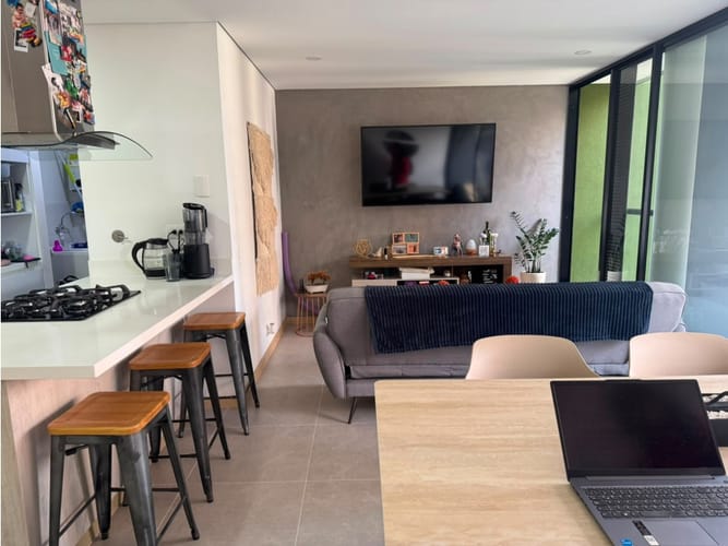 Apartamento de 2 alcobas en venta en Loma De Las Brujas, Envigado, 80 m² · foto 2 de 6