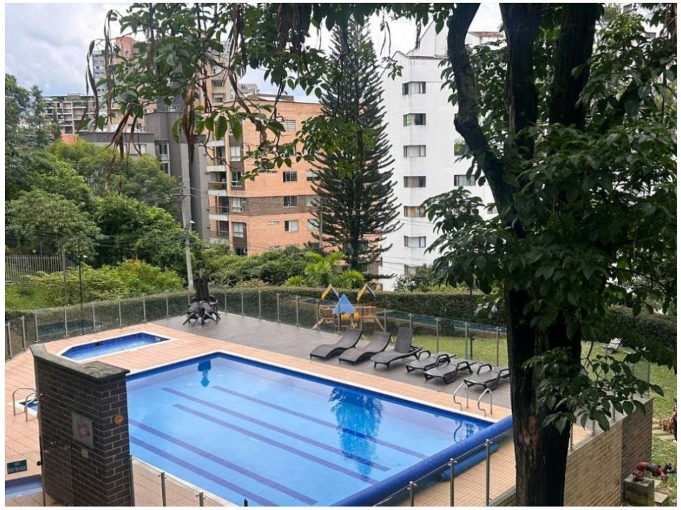 Apartamento en venta en El Poblado, Medellín · foto 2 de 24