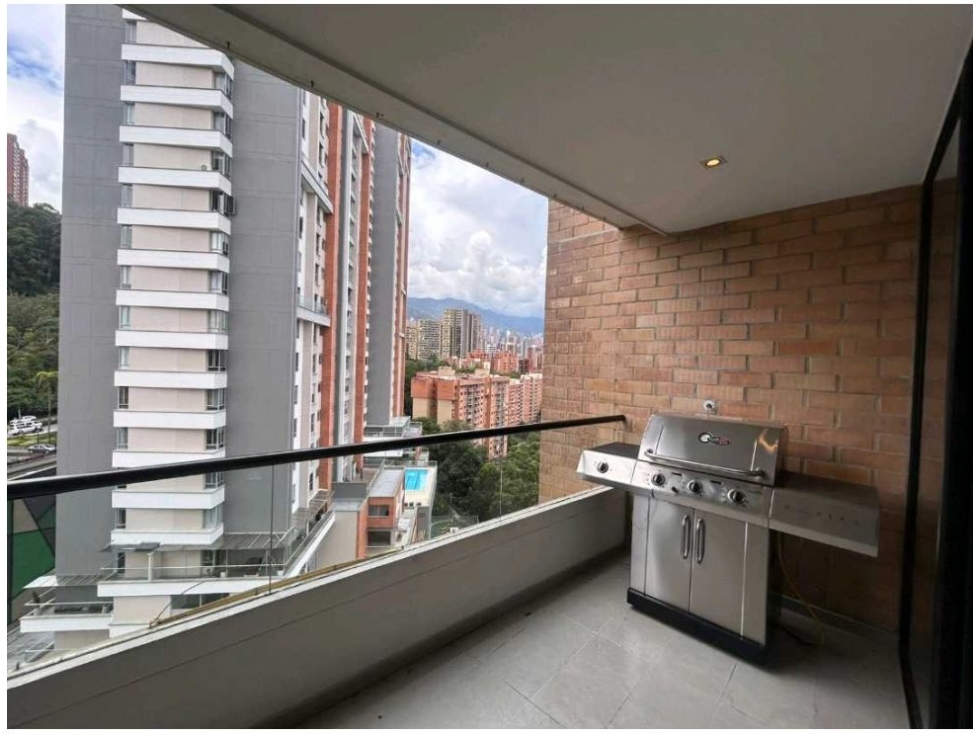 Apartamento en venta en El Poblado, Medellín · foto 6 de 24