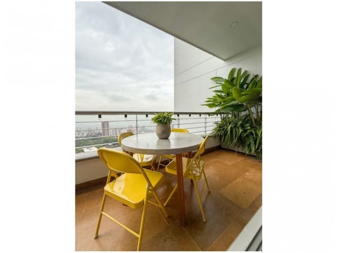 Apartamento de 3 alcobas en venta en El Poblado, Medellín, 206 m² · foto 16 de 24