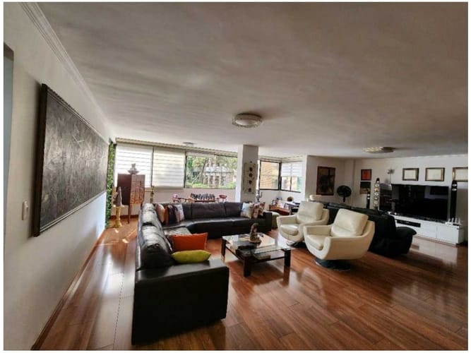 Apartamento de 3 alcobas en venta en El Diamante No. 2, Medellín, 264 m² · foto 2 de 18