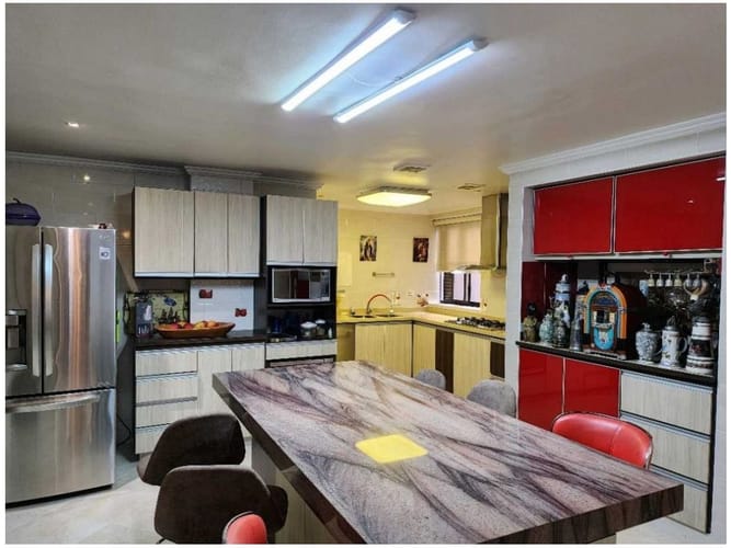 Apartamento de 3 alcobas en venta en El Diamante No. 2, Medellín, 264 m² · foto 4 de 18