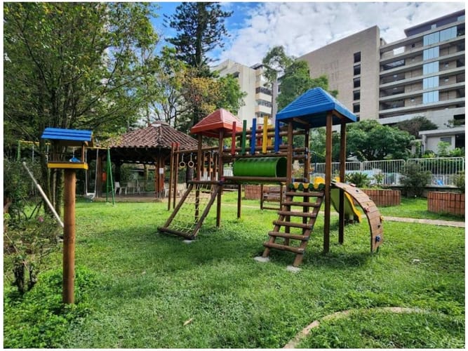 Apartamento de 3 alcobas en venta en El Diamante No. 2, Medellín, 264 m² · foto 15 de 18