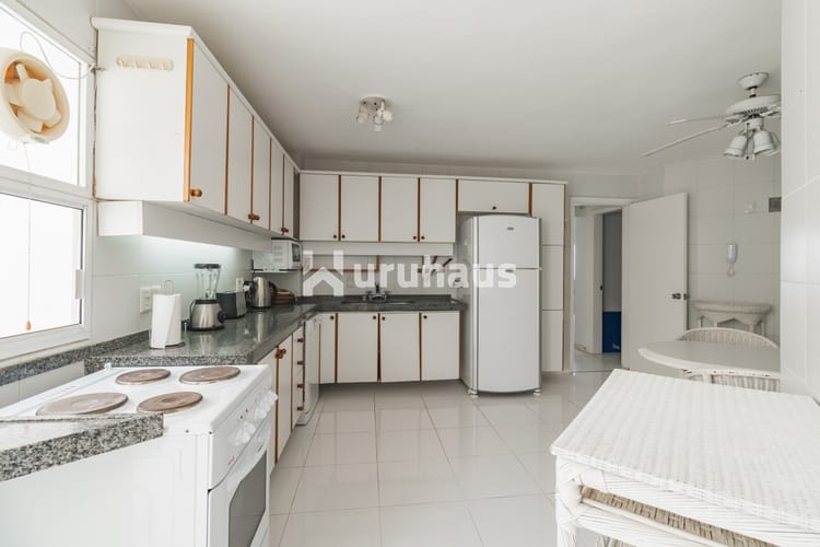 ALQUILER APARTAMENTO TRES DORMITORIOS EDIFICIO LA JOLLA  PUNTA DEL ESTE PLAYA BRAVA · Foto 8
