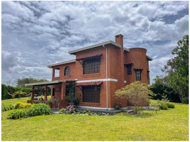 Finca en venta en Santa Elena, Medellín, 6 m² · foto 2 de 10
