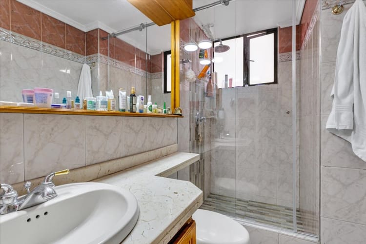 Apartamento de 3 alcobas en venta en San Patricio, Bogotá, 218 m² · foto 9 de 15