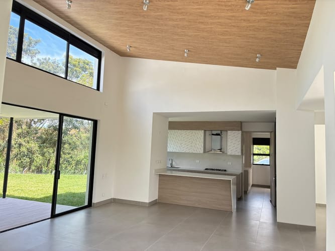 Casa de 3 alcobas en venta en Vía El Caimo, Armenia, 231 m² · foto 2 de 24