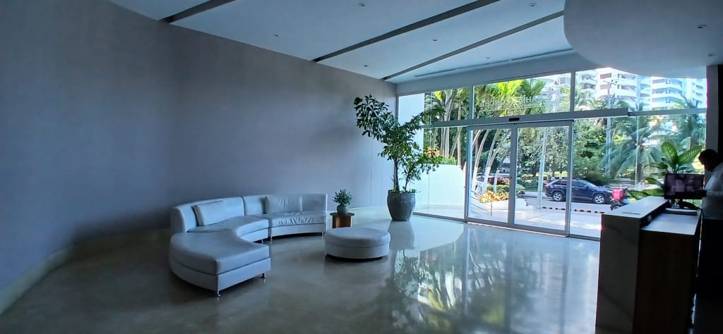 Apartaestudio en venta en Castillogrande, Cartagena, 74 m² · foto 2 de 17