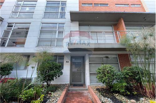 Casa en venta en Gratamira, Bogotá · foto 2 de 15