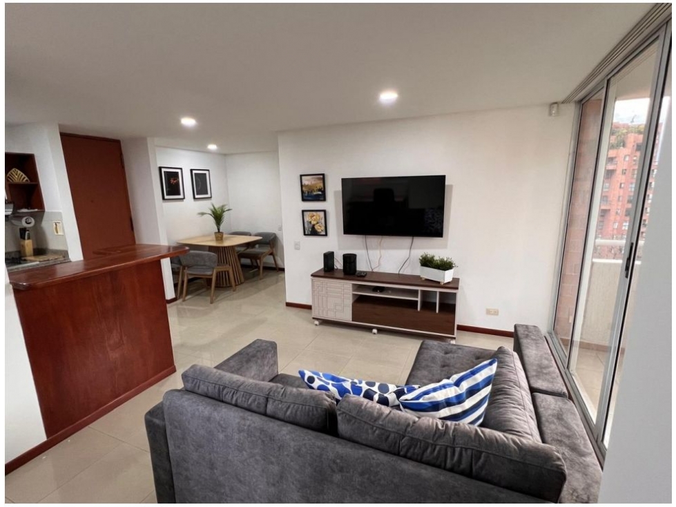 Apartamento en venta en El Poblado, Medellín · foto 3 de 10