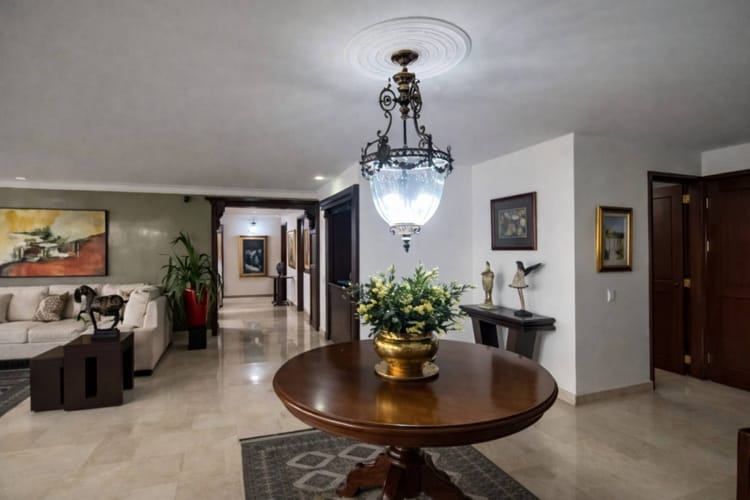 Apartamento en venta en El Poblado, Medellín · foto 2 de 24
