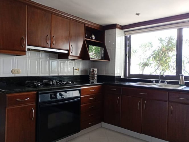 Apartamento en venta en El Poblado, Medellín · foto 3 de 24
