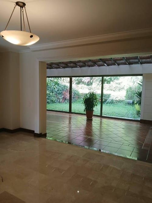 Casa de 3 alcobas en venta en El Poblado, Medellín, 217 m² · foto 2 de 24