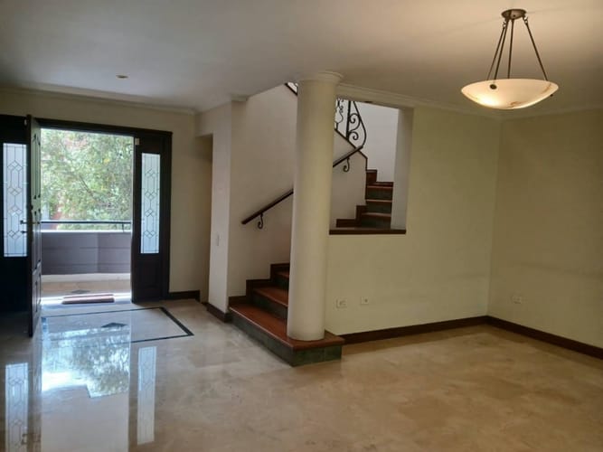 Casa de 3 alcobas en venta en El Poblado, Medellín, 217 m² · foto 4 de 24