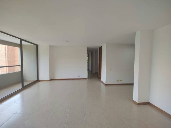 Apartamento de 3 alcobas en venta en El Diamante No. 2, Medellín, 127 m² · foto 3 de 14