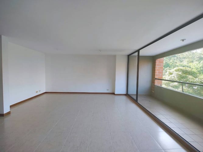 Apartamento de 3 alcobas en venta en El Diamante No. 2, Medellín, 127 m² · foto 5 de 14