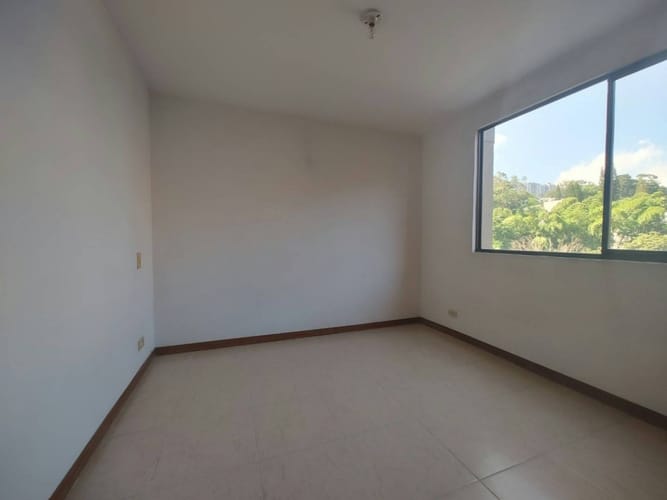 Apartamento de 3 alcobas en venta en El Diamante No. 2, Medellín, 127 m² · foto 8 de 14