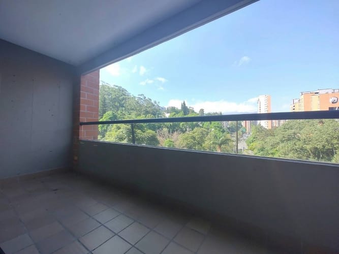 Apartamento de 3 alcobas en venta en El Diamante No. 2, Medellín, 127 m² · foto 9 de 14