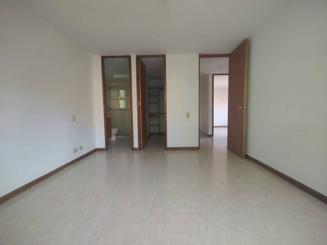 Apartamento de 3 alcobas en venta en El Diamante No. 2, Medellín, 127 m² · foto 11 de 14