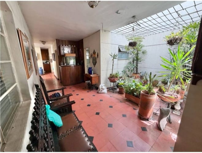 Casa de 8 alcobas en venta en Laureles, Medellín, 331 m² · foto 3 de 24