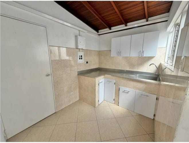Casa de 8 alcobas en venta en Laureles, Medellín, 331 m² · foto 14 de 24