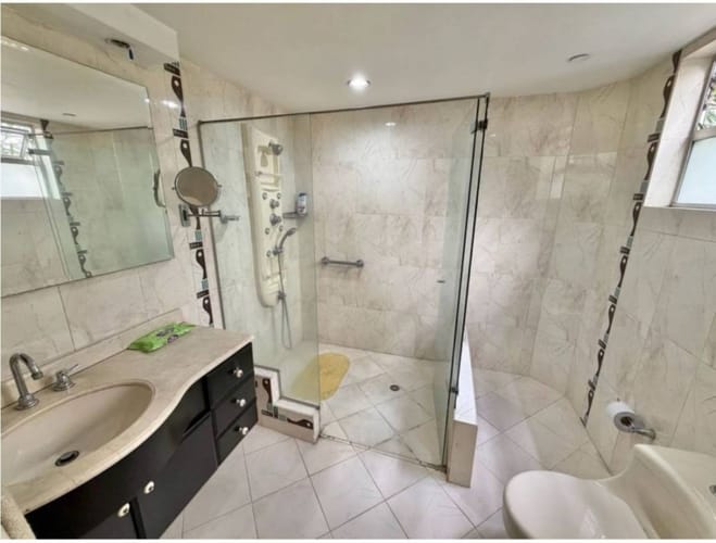 Casa de 8 alcobas en venta en Laureles, Medellín, 331 m² · foto 23 de 24
