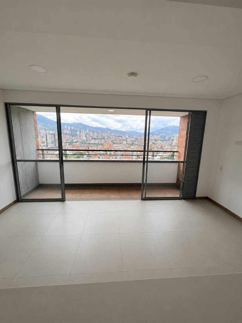 Apartamento en venta en Centro, Itagüí · foto 2 de 11