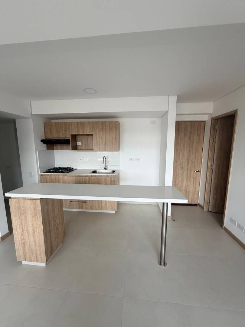 Apartamento en venta en Centro, Itagüí · foto 3 de 11