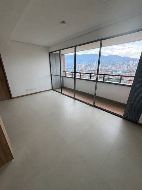 Apartamento en venta en Centro, Itagüí · foto 5 de 11