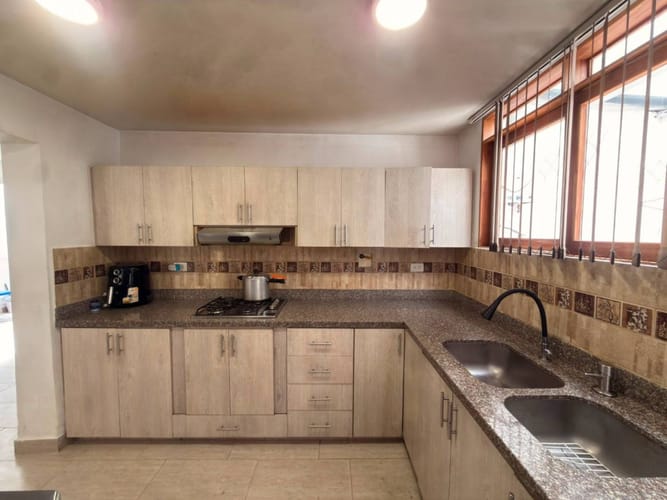 Casa de 3 alcobas en venta en Laureles, Medellín, 194 m² · foto 2 de 13