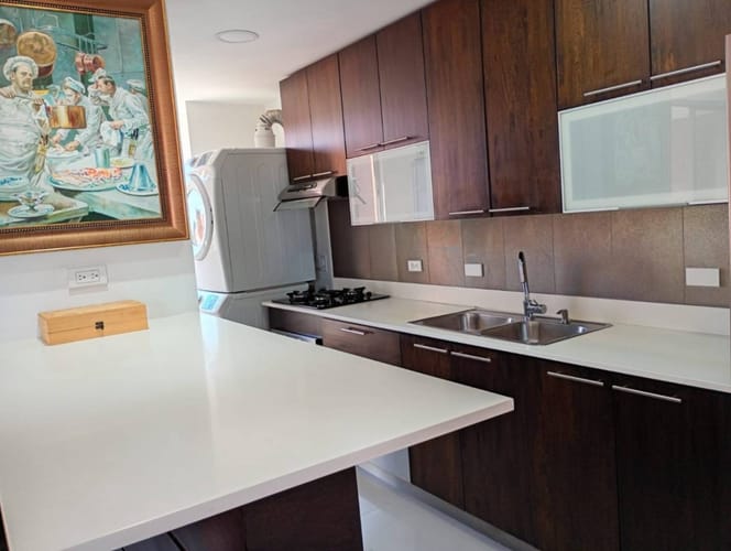 Apartamento de 2 alcobas en venta en El Poblado, Medellín, 94 m² · foto 2 de 24