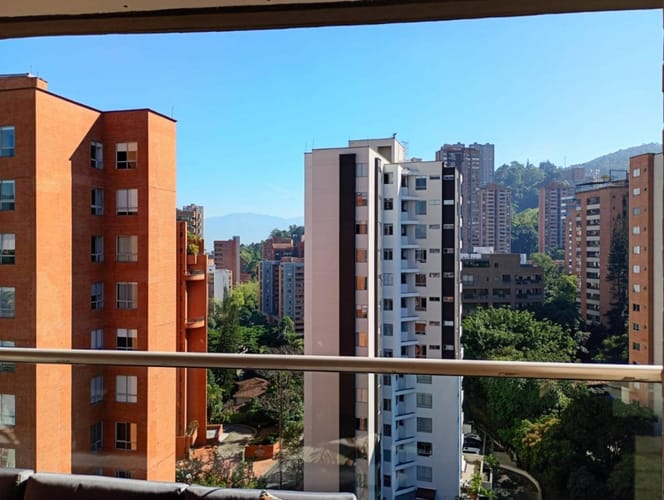 Apartamento de 2 alcobas en venta en El Poblado, Medellín, 94 m² · foto 19 de 24