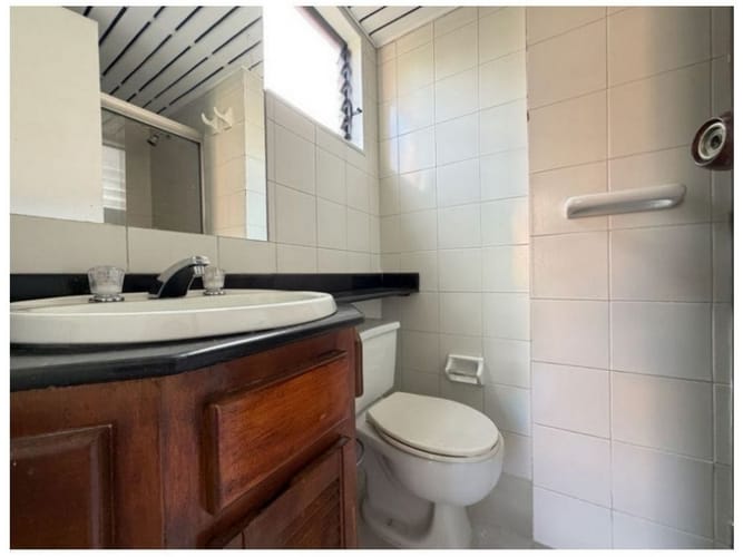 Casa de 7 alcobas en venta en Belen Malibu, Medellín, 260 m² · foto 6 de 9