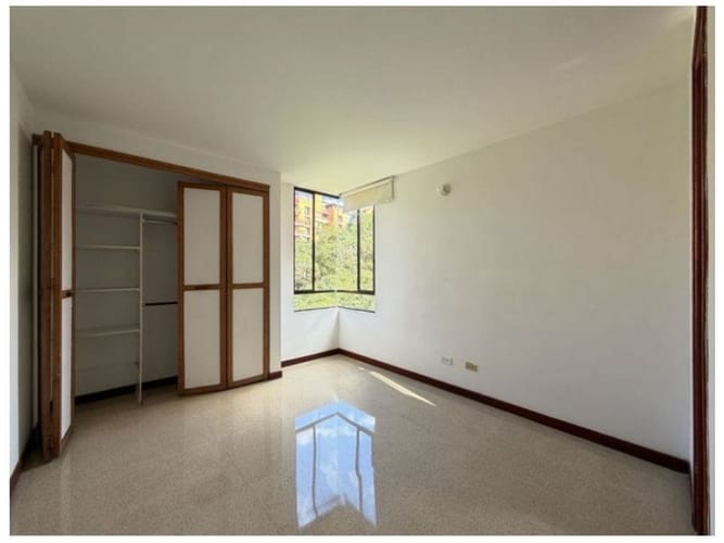 Casa de 7 alcobas en venta en Belen Malibu, Medellín, 260 m² · foto 8 de 9