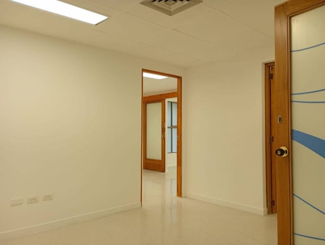 Consultorio en venta en La Candelaria, Medellín, 50 m² · foto 2 de 15