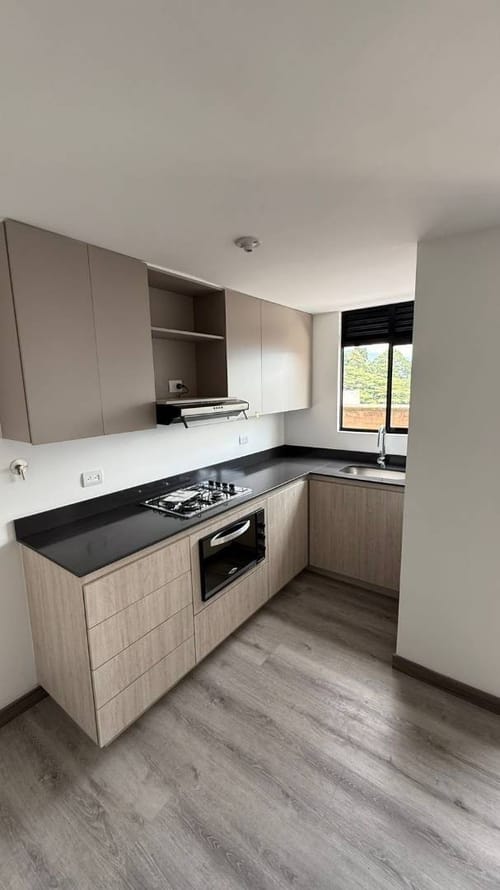 Apartamento de 3 alcobas en arriendo en Loma Del Indio, Medellín, 70 m² · foto 2 de 21