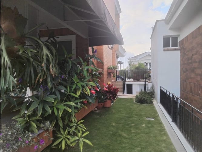 Casa de 3 alcobas en venta en Guatiguara, Piedecuesta, 335 m² · foto 3 de 18