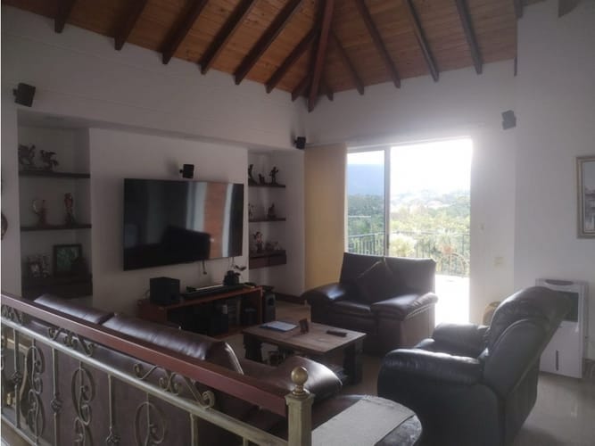 Casa de 3 alcobas en venta en Guatiguara, Piedecuesta, 335 m² · foto 10 de 18