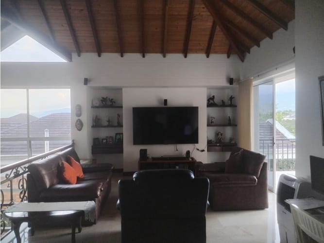 Casa de 3 alcobas en venta en Guatiguara, Piedecuesta, 335 m² · foto 11 de 18