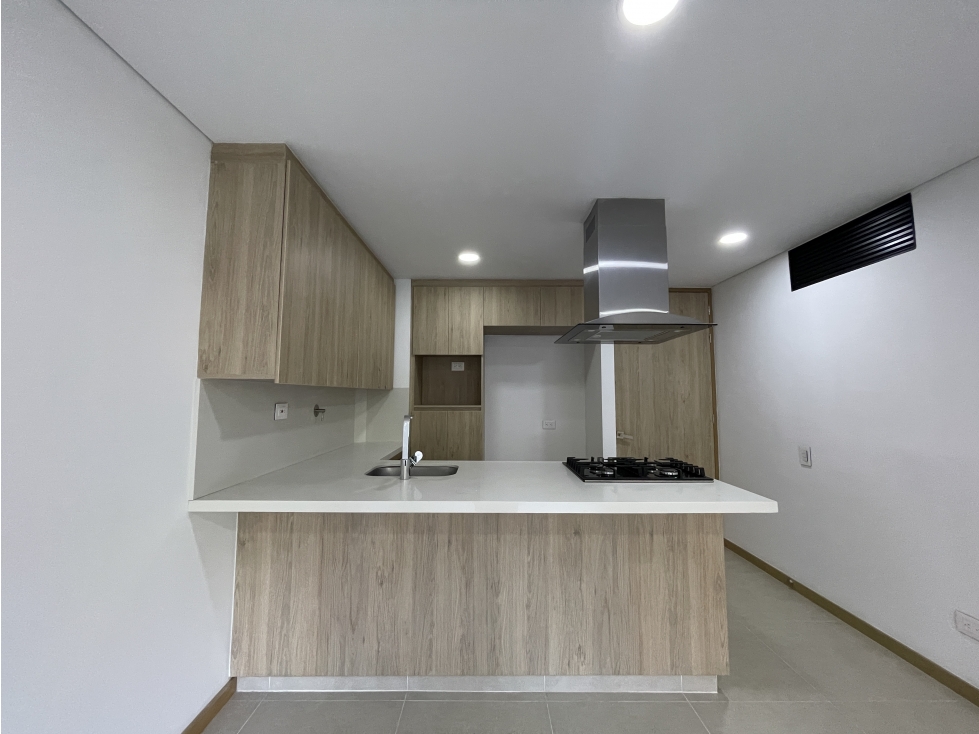 Apartamento en venta en Loma Del Indio, Medellín · foto 2 de 24
