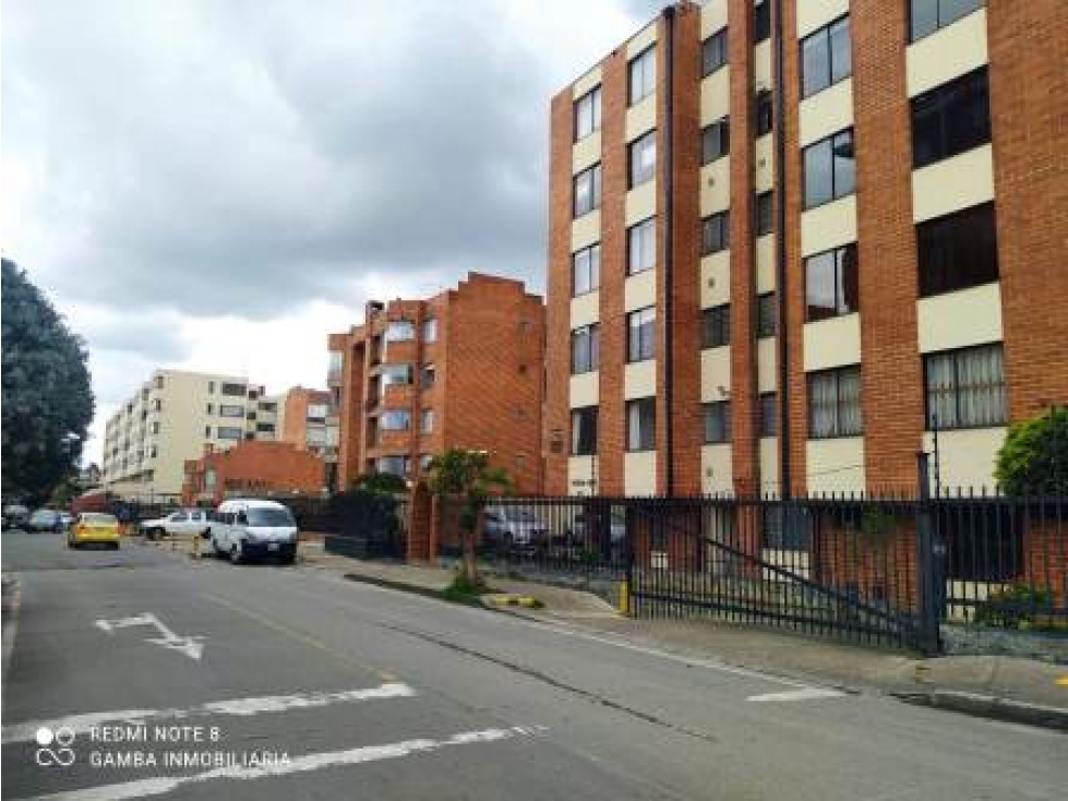 Apartamento en venta en Mazuren, Bogotá · foto 2 de 23