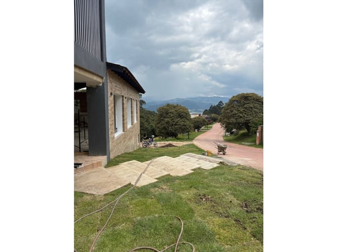 Casa de 4 alcobas en venta en Yerbabonita Bosque Nativo, Sopó, 340 m² · foto 2 de 11