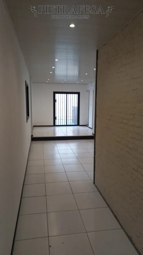 Casa en alquiler, 2 dormitorios, 1 baño, patio, cochera. Paso Molino. · Foto 2