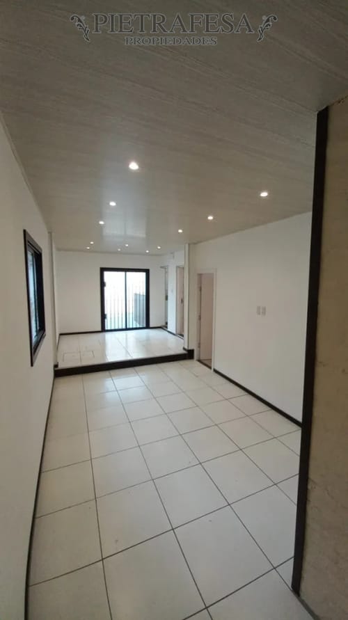 Casa en alquiler, 2 dormitorios, 1 baño, patio, cochera. Paso Molino. · Foto 4